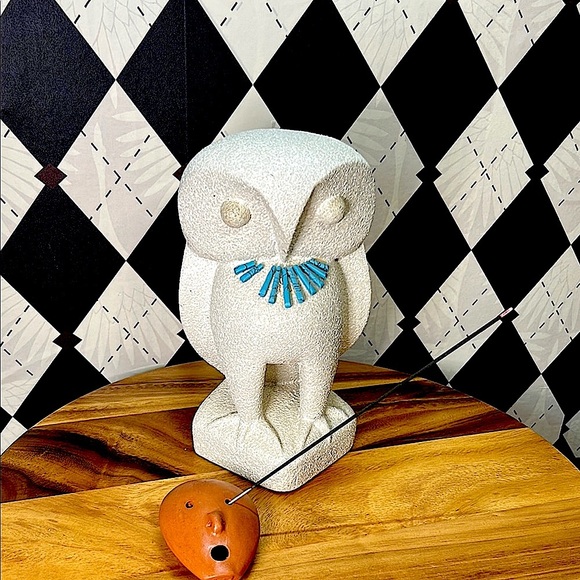 Mid-Century Modern Textured Owl Sculpture with Turquoise Detail – Artisan Style - Picture 9 of 9